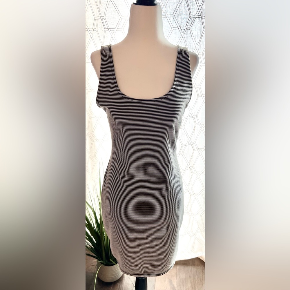 Material Girl B&W Striped Dress Sz Large NWT